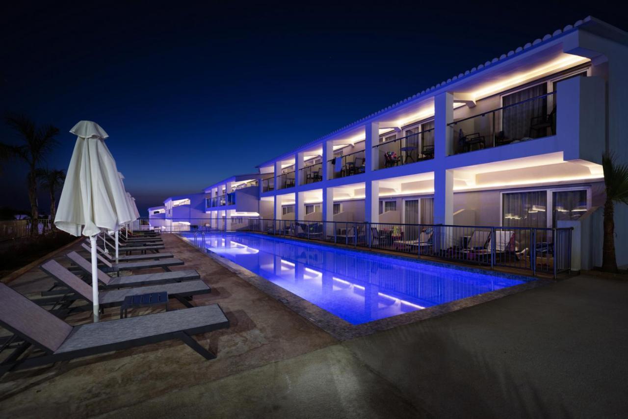 Caretta Paradise & Waterpark 4* Tragaki