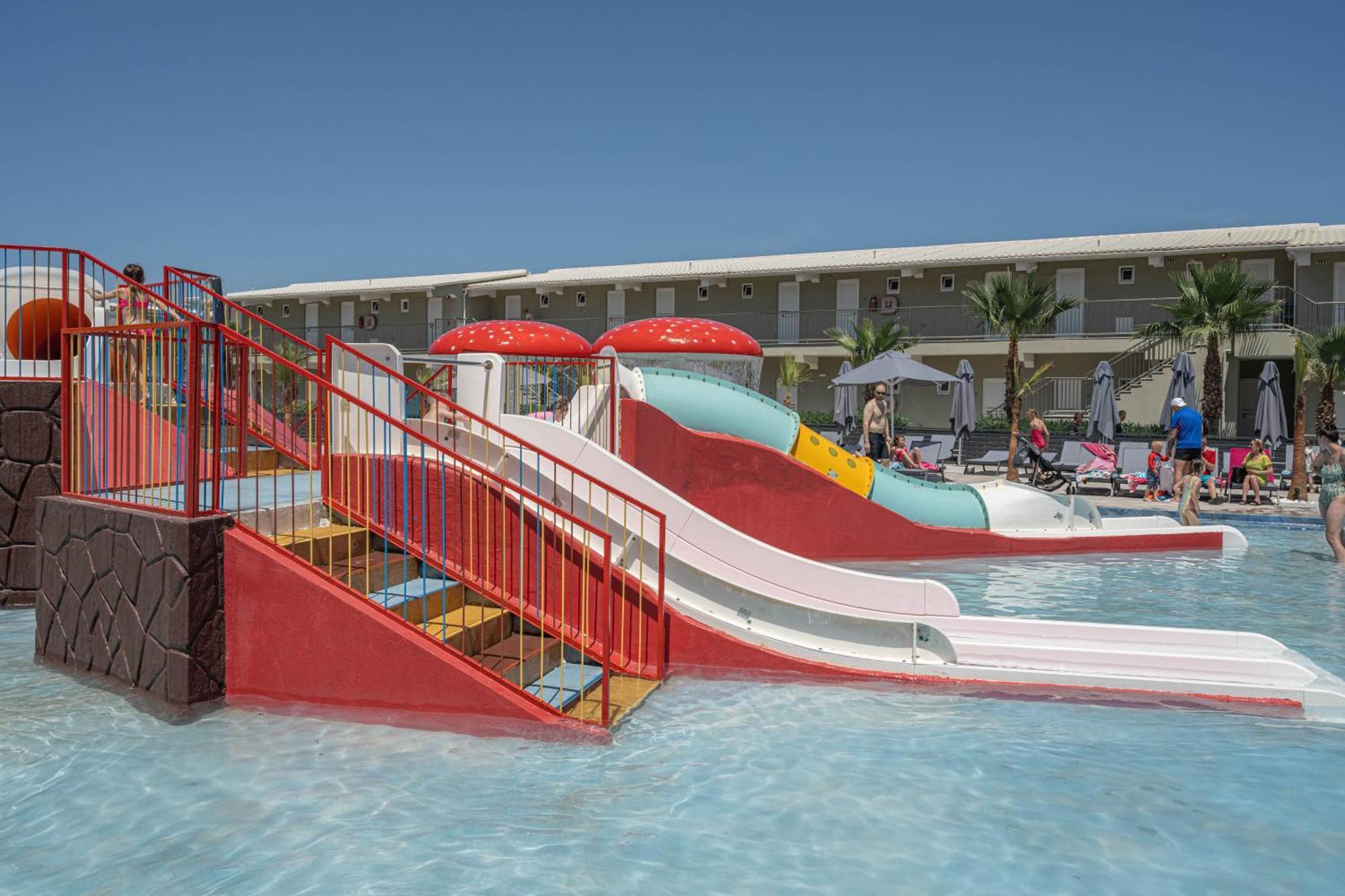 Caretta Paradise & Waterpark 4*