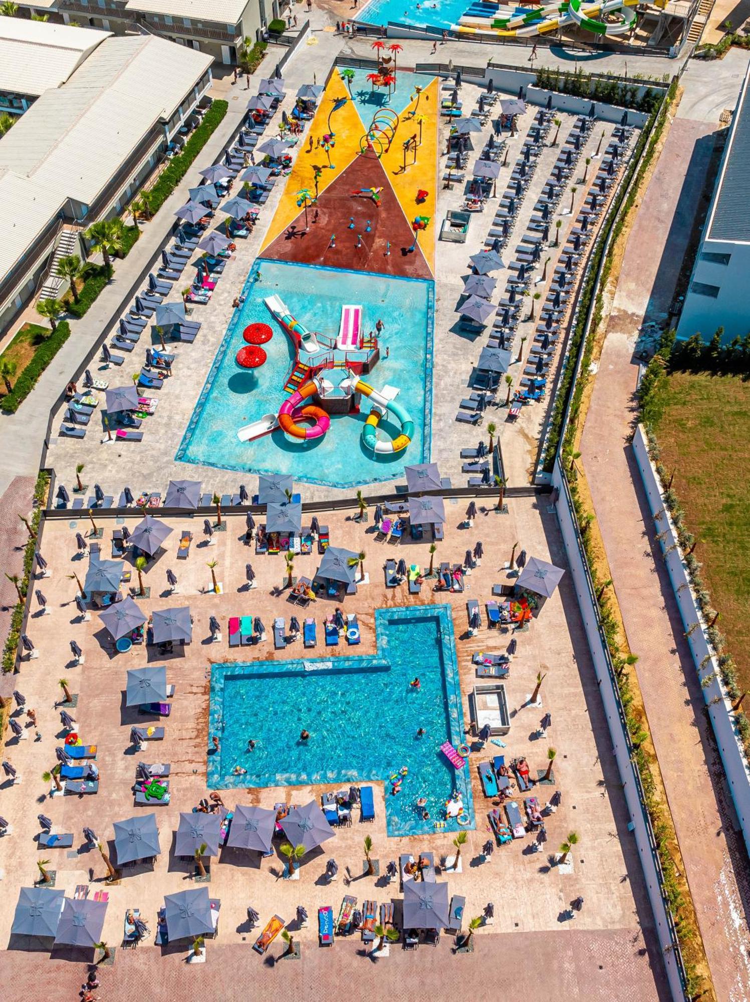 Hotel Caretta Paradise & Waterpark 4*