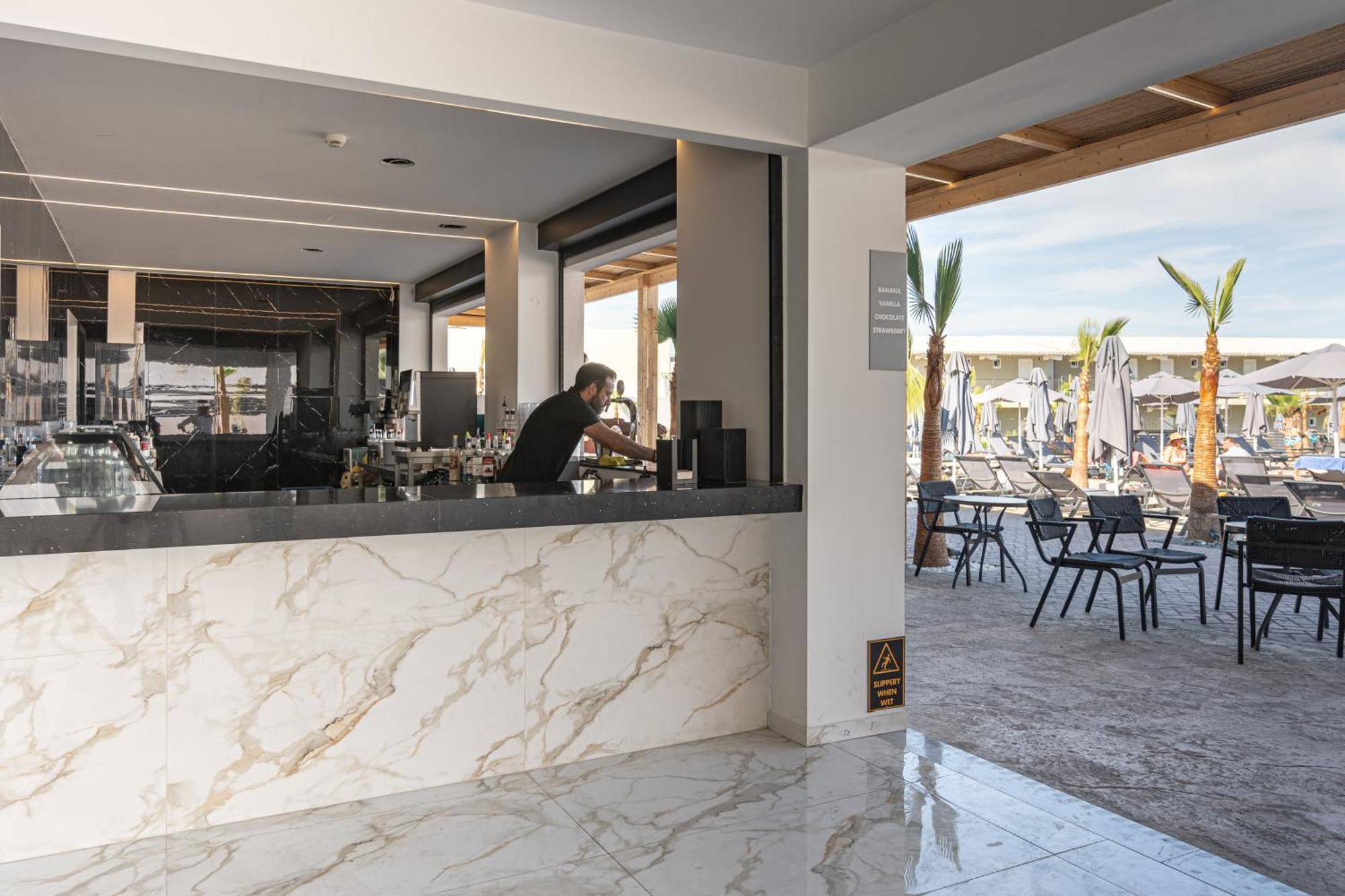Hotel Caretta Paradise & Waterpark Tragaki