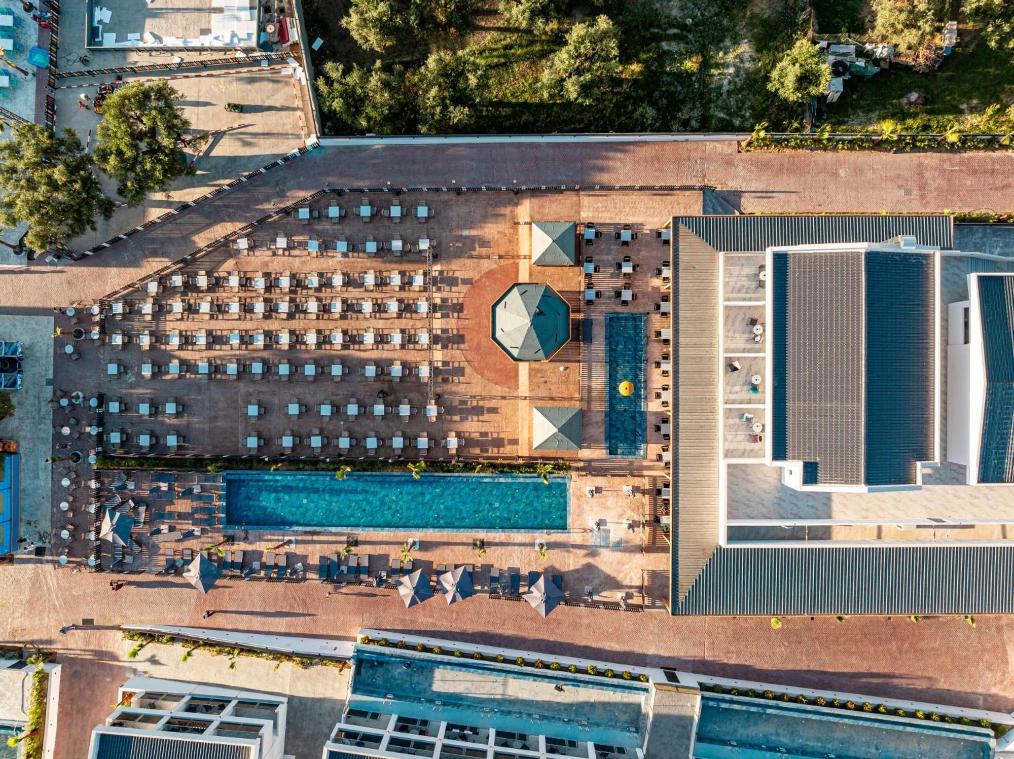 Hotel Caretta Paradise & Waterpark 4*