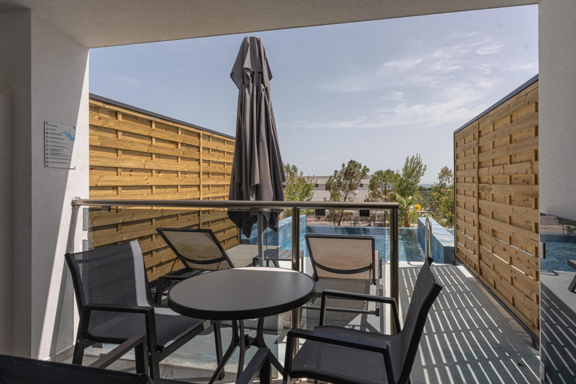 Caretta Paradise & Waterpark Hotel