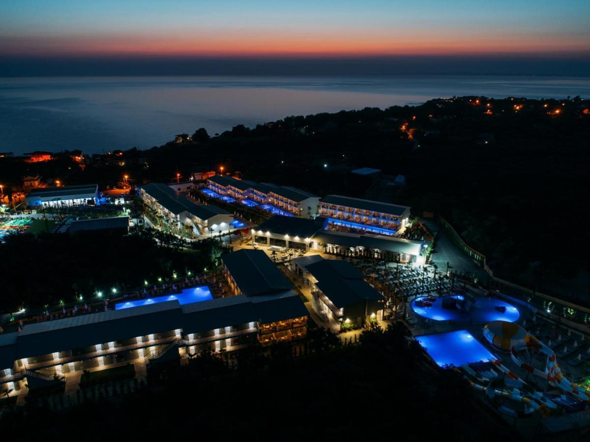 Hotel Caretta Paradise & Waterpark 4*